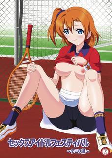 テニスサークルに入った穂乃果ちゃんがマンコにラケット入れられてる・・・。